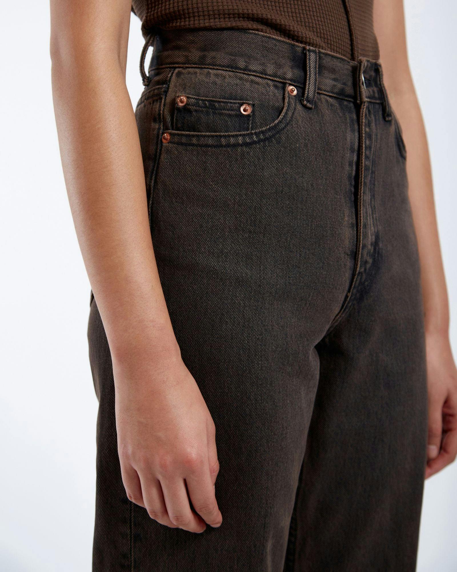 Echo High Straight Jeans PETITE - Tar Jet Brown - Image 4