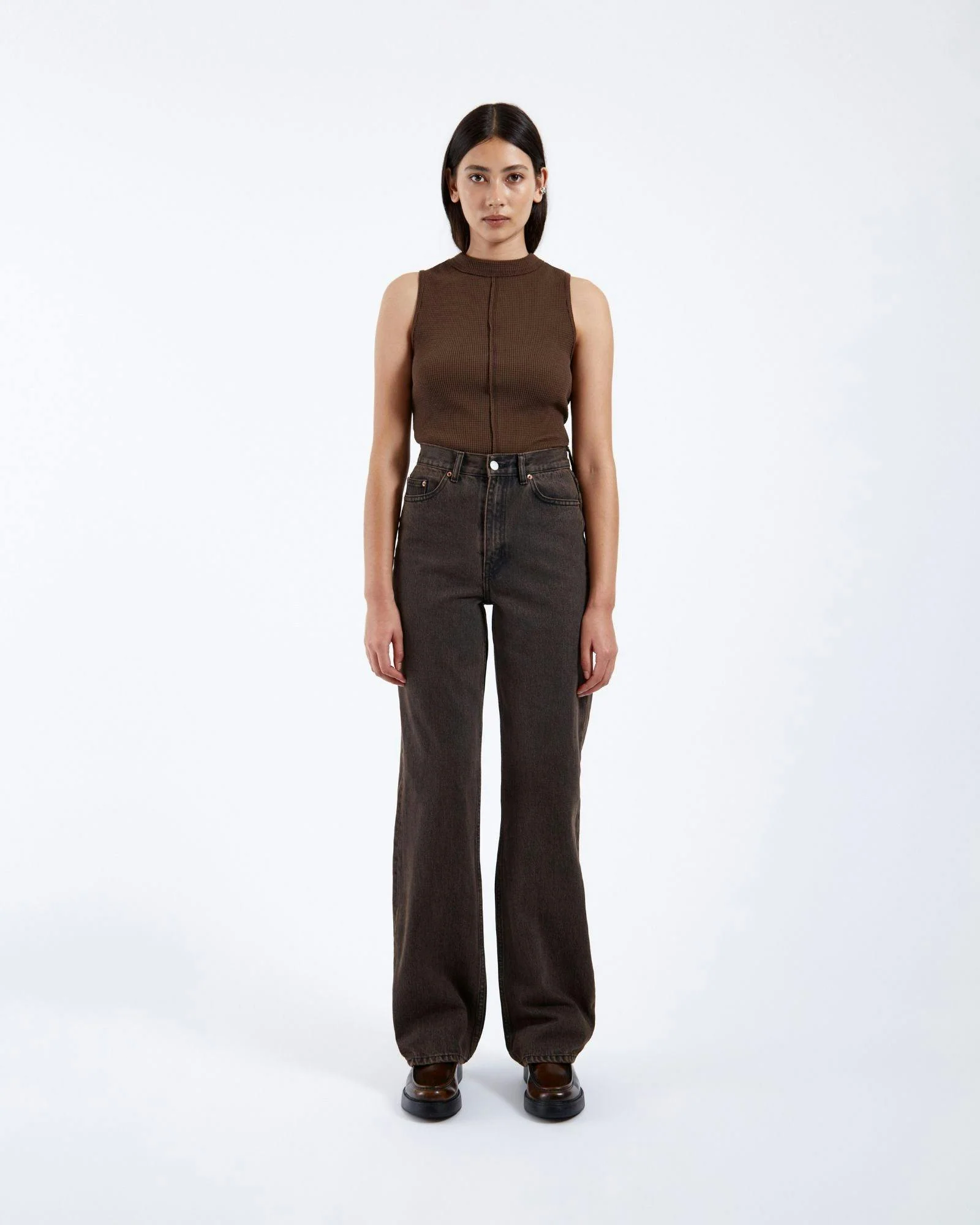 Echo High Straight Jeans PETITE - Tar Jet Brown - Image 5