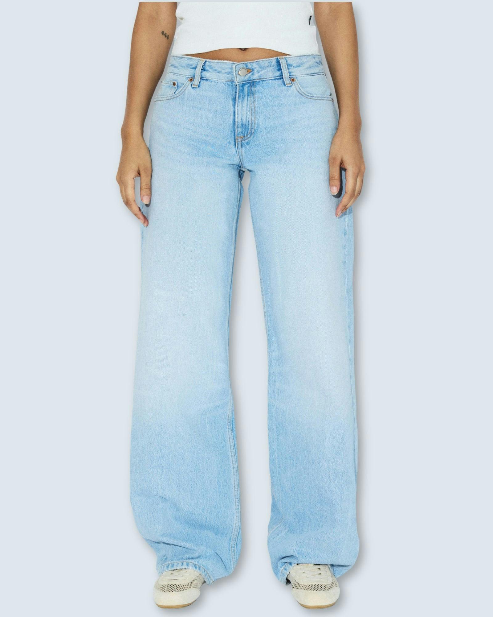 Hill Low Relaxed Jeans  PETITE - Stream Light Fade - Image 5